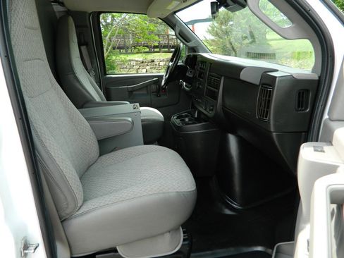 Used 2021 Chevrolet Express 2500 w/ Driver Convenience Package RWD image 17