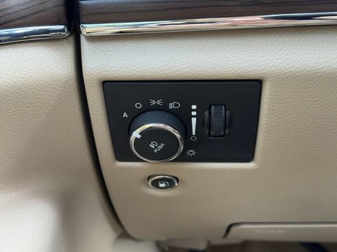 Used 2014 Jeep Grand Cherokee Overland w/ Advanced Technology Group AWD/4WD image 12