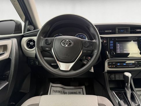 Used 2018 Toyota Corolla LE FWD image 12