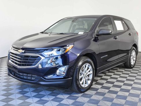 Used 2021 Chevrolet Equinox LS image 3