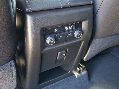 Certified 2023 Chevrolet Traverse LT FWD image 29