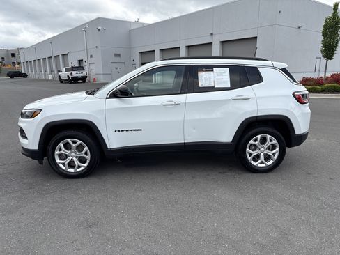 Used 2024 Jeep Compass Latitude AWD/4WD image 6