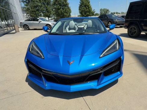 Used 2025 Chevrolet Corvette Z06 RWD image 3