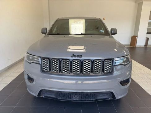 Used 2020 Jeep Grand Cherokee Altitude RWD image 2