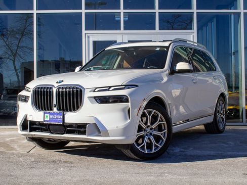 Used 2025 BMW X7 xDrive40i w/ Executive Package image 1