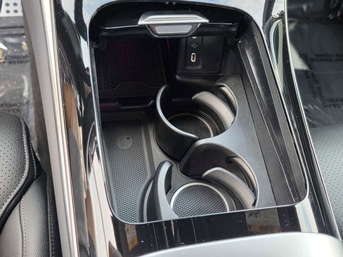 Used 2025 Mercedes-Benz GLC 300 image 21