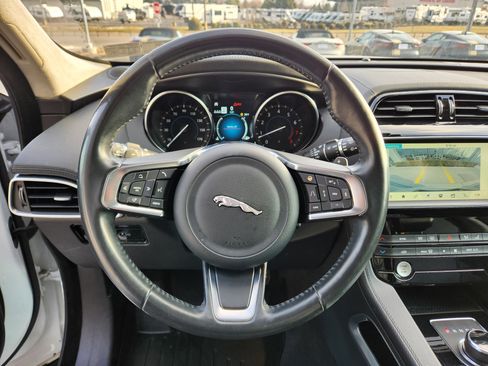 Used 2020 Jaguar F-PACE Prestige image 18