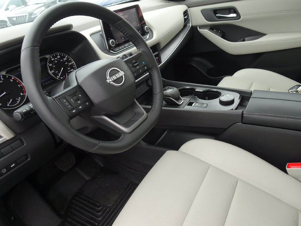 Used 2025 Nissan Rogue SV w/ SV Premium Package AWD/4WD image 11