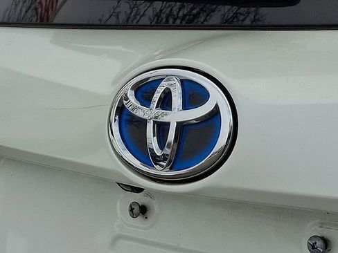 Used 2017 Toyota RAV4 Limited image 32