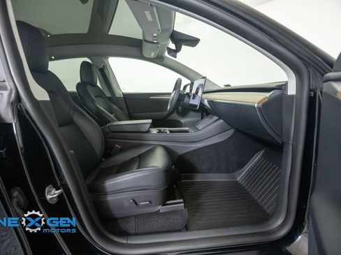 Used 2022 Tesla Model Y Long Range AWD/4WD image 39