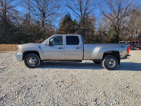 Used 2009 Chevrolet Silverado 3500 LT image 2