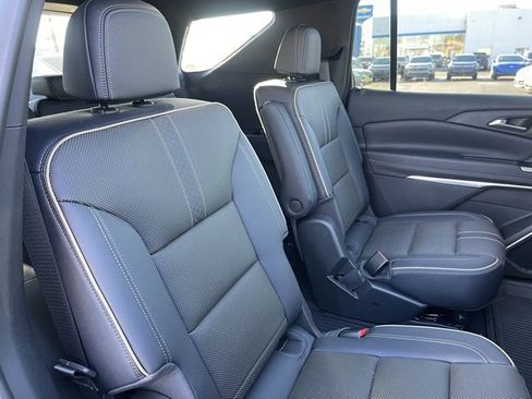 Used 2025 Chevrolet Traverse High Country image 10