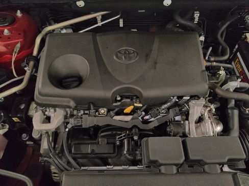 Used 2021 Toyota RAV4 LE FWD image 30