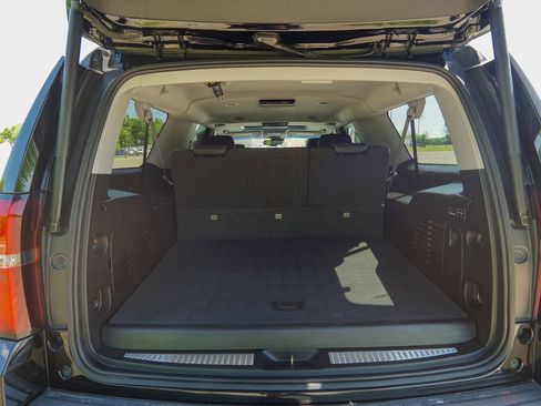 Used 2019 Chevrolet Suburban Premier AWD/4WD image 10