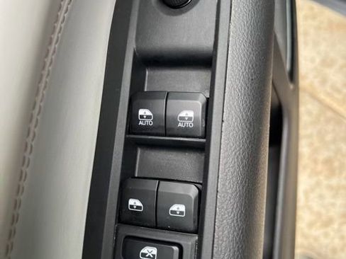 Used 2024 Jeep Compass Limited image 17