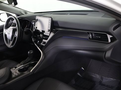 Used 2024 Toyota Camry XSE w/ Navigation Package image 31
