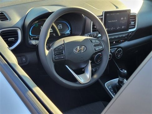 New 2026 Hyundai Venue SE image 3