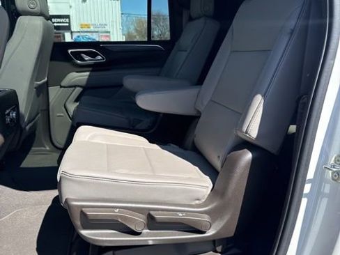 Used 2023 GMC Yukon XL SLT image 16