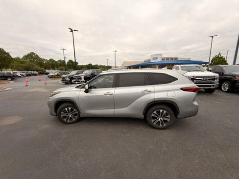 Used 2020 Toyota Highlander XLE FWD image 7