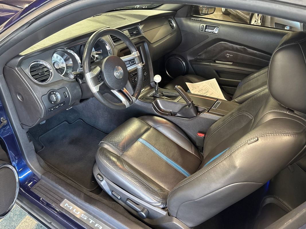 Used 2010 Ford Mustang GT Premium RWD image 33