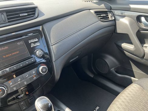 Used 2017 Nissan Rogue S AWD/4WD image 20