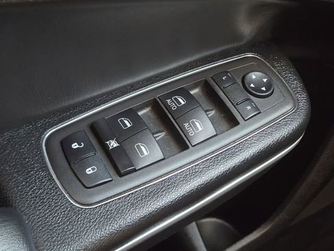 Used 2023 Chrysler 300 Touring image 24