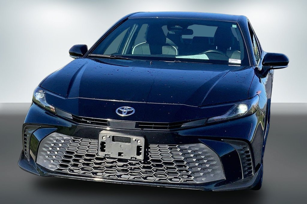 Used 2025 Toyota Camry SE FWD image 7