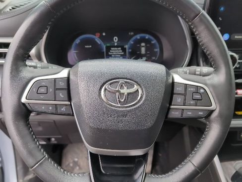 Used 2024 Toyota Highlander Platinum image 15