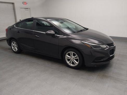 Used 2017 Chevrolet Cruze LT image 11