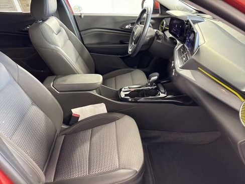 Used 2024 Chevrolet Trax LT w/ Driver Confidence Package FWD image 26
