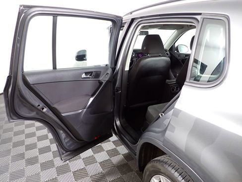 Used 2017 Volkswagen Tiguan Limited w/ Premium Package image 26