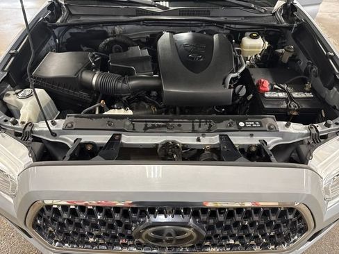 Used 2019 Toyota Tacoma TRD Off-Road AWD/4WD image 28
