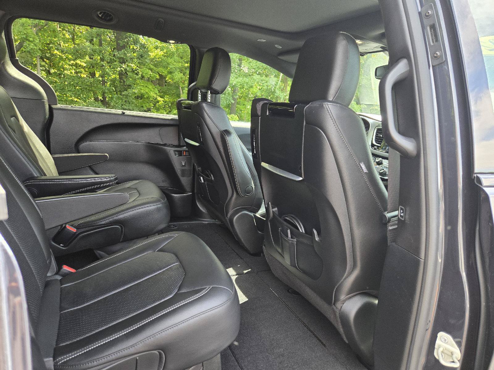 Used 2020 Chrysler Pacifica Touring-L Plus FWD image 28