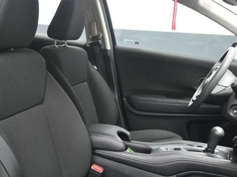 Used 2017 Honda HR-V LX image 9
