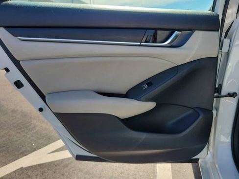 Used 2018 Honda Accord LX image 13