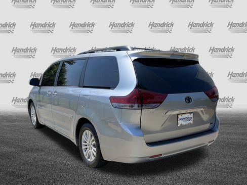 Used 2012 Toyota Sienna XLE FWD image 8