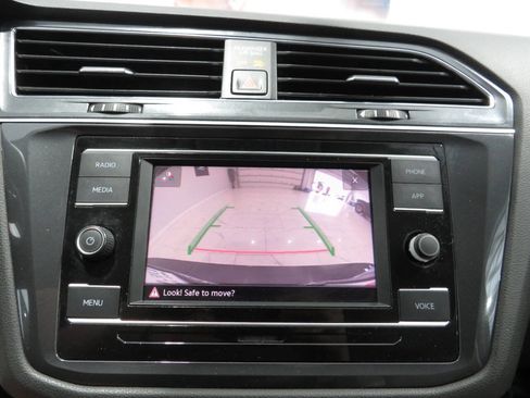 Used 2021 Volkswagen Tiguan S FWD image 19