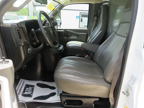 Used 2023 Chevrolet Express 2500 w/ Driver Convenience Package RWD image 4