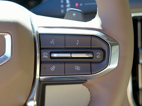 New 2026 GMC Yukon XL Denali w/ Denali Reserve Package image 13