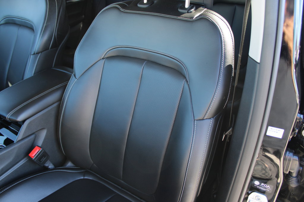 Used 2023 Jeep Grand Cherokee Limited w/ Luxury Tech Group II RWD image 19