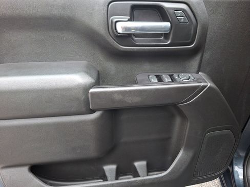 Used 2019 Chevrolet Silverado 1500 Custom w/ Custom Value Package image 12