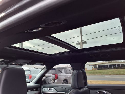 Used 2025 Ford Explorer ST-Line image 16