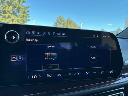 Used 2024 Chevrolet Traverse Z71 AWD/4WD image 41