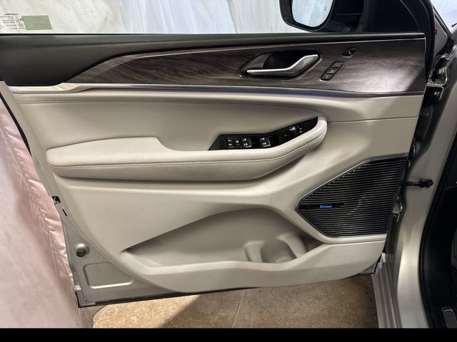 Used 2022 Jeep Grand Cherokee Overland w/ Advanced Protech Group III AWD/4WD image 25