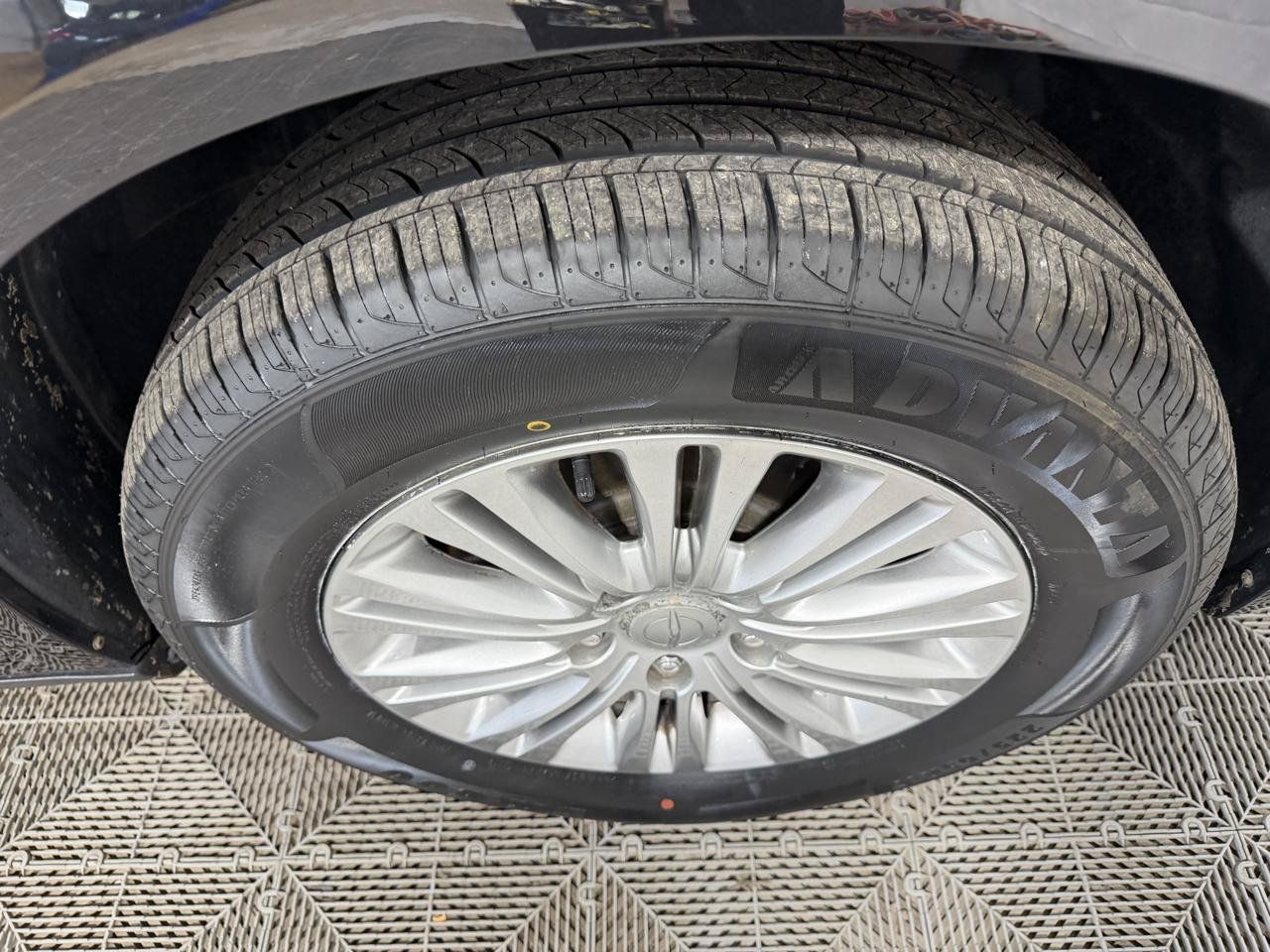 Used 2016 Chrysler Town & Country Touring FWD image 11