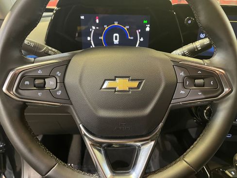 Used 2025 Chevrolet Trax LT w/ LT Convenience Package image 27