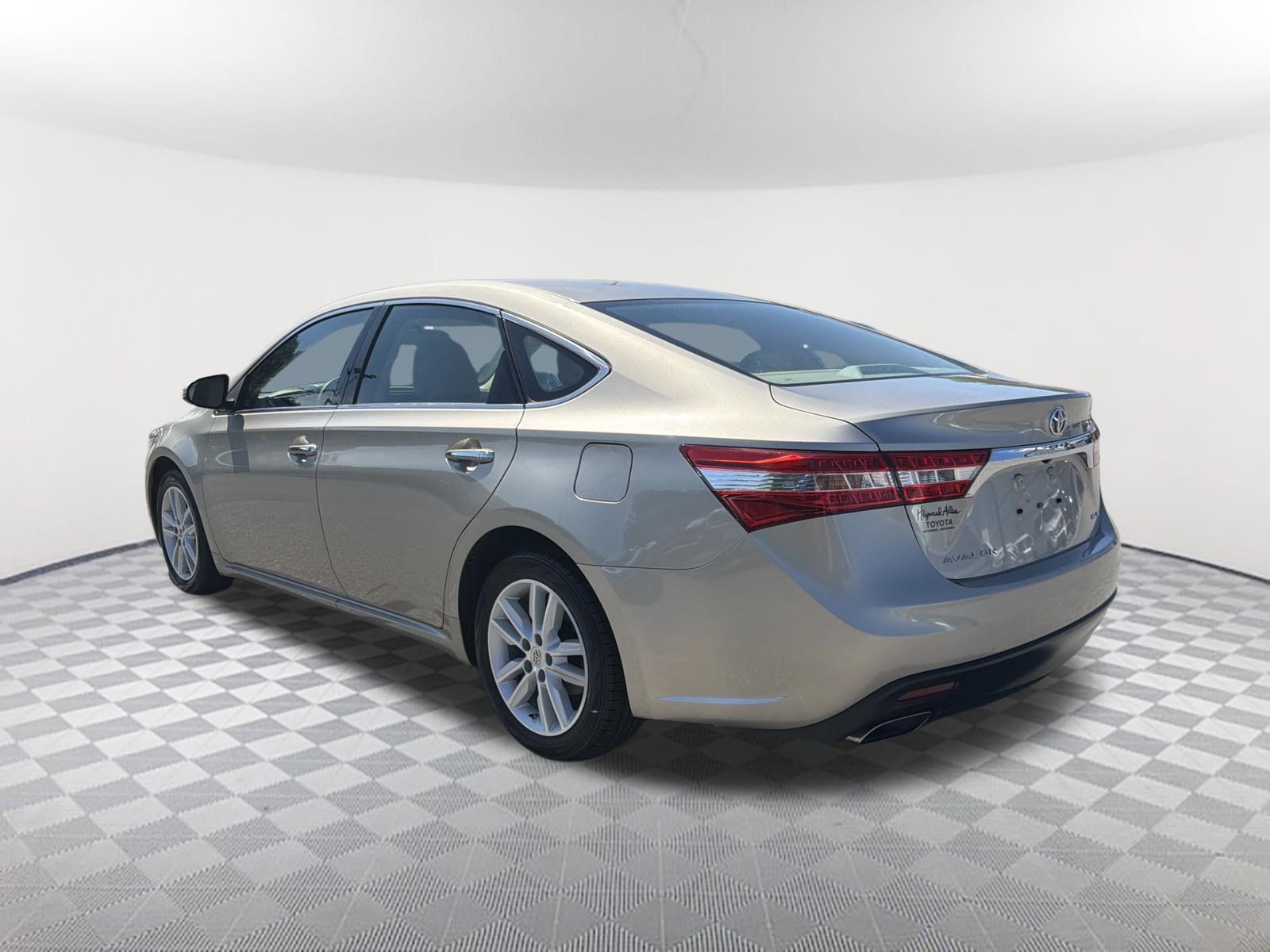 Used 2014 Toyota Avalon XLE FWD image 15