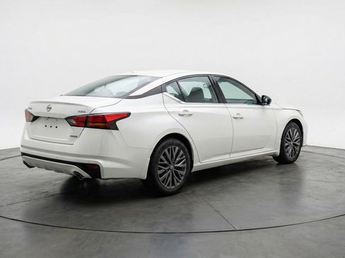 Used 2025 Nissan Altima 2.5 SV image 7