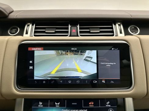 Used 2020 Land Rover Range Rover AWD/4WD image 28