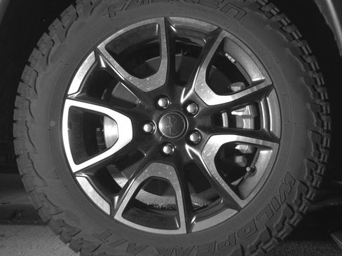 Used 2025 Jeep Compass Trailhawk image 10